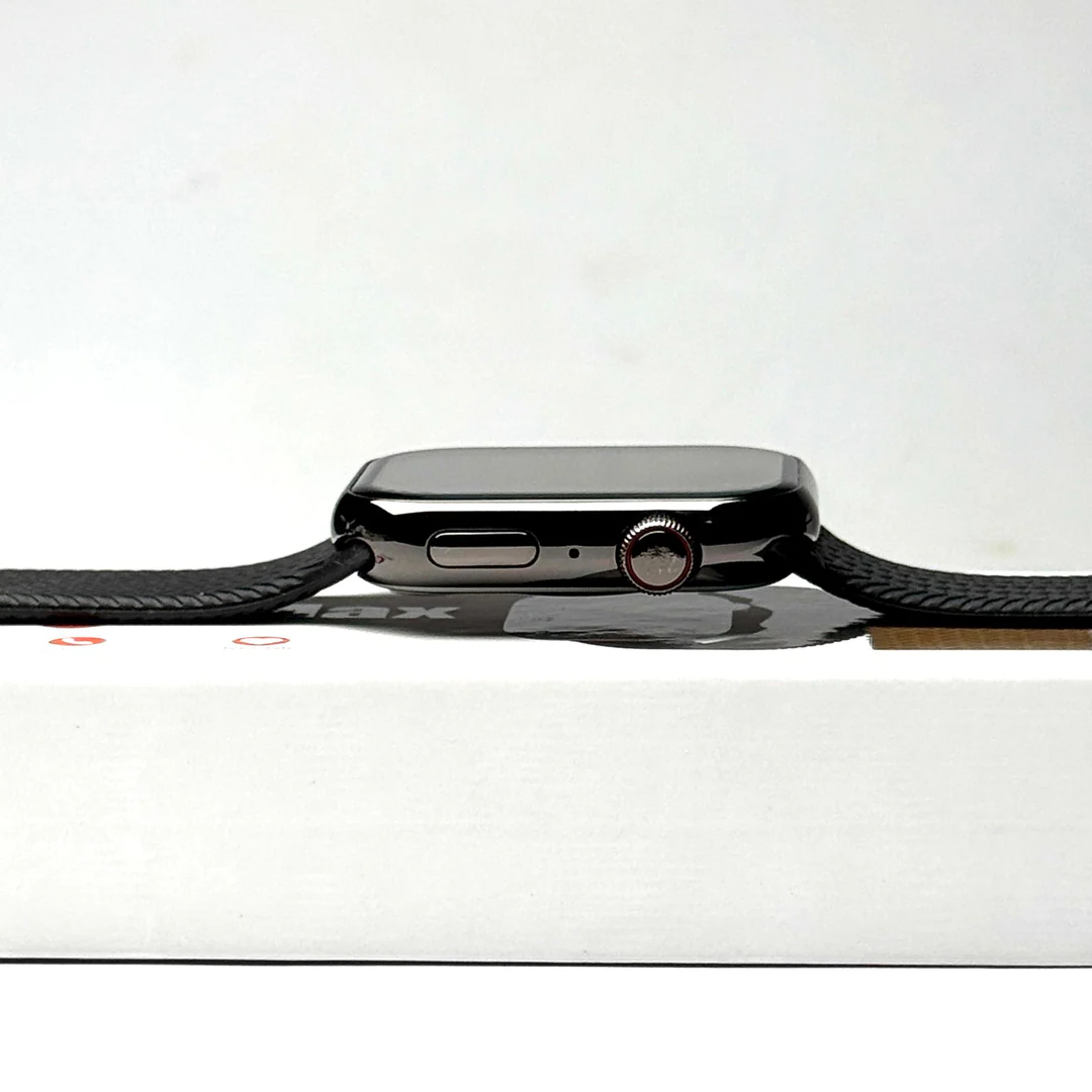 Apple Watch Series 11 (Plus 2 Free Straps) - With Apple Logo - Image 3