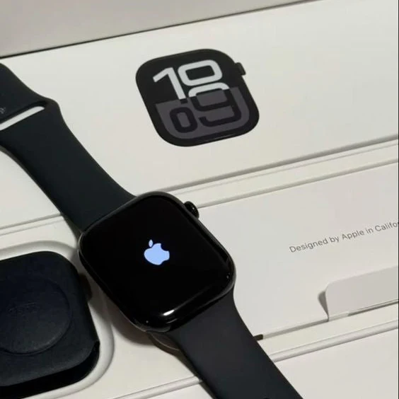 Apple Watch Series 11 (Plus 2 Free Straps) - With Apple Logo