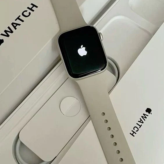 Apple Watch Series 11 (Plus 2 Free Straps) - With Apple Logo